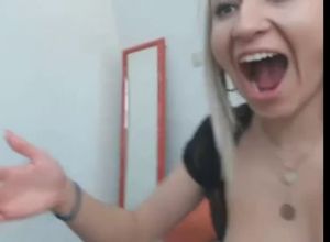 Фистинг в зад и тугую писю